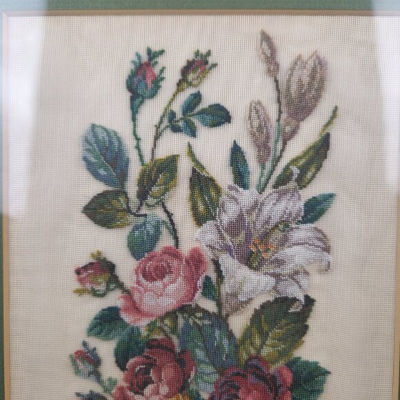 1973 Floral Needlepoint/Embroidery Art in Gold/Bronze Frame VNTG Stand NOT Incl. - Picture 5 of 14